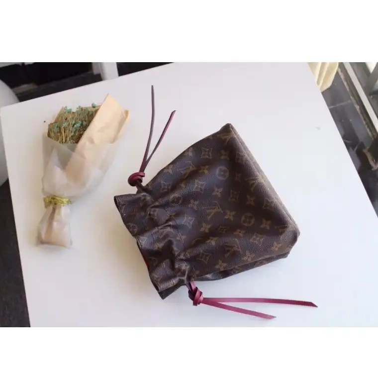 Fashionrepsfam ru 19B570240 LV Bags 0713
